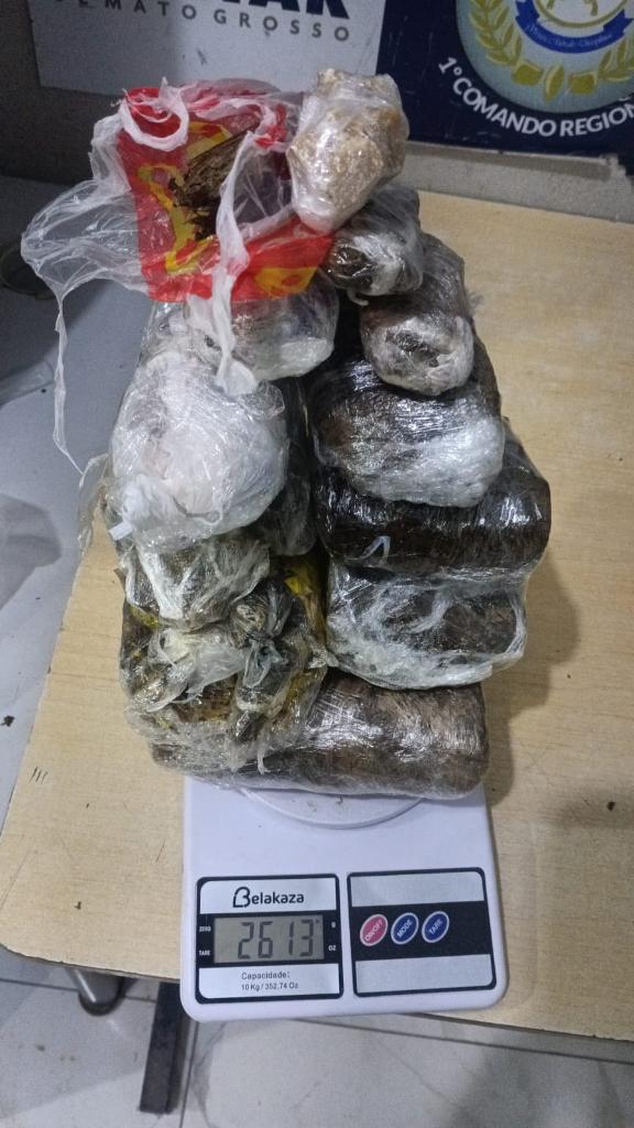 Polícia Militar prende quadrilha suspeita por tráfico de drogas em Cuiabá - 